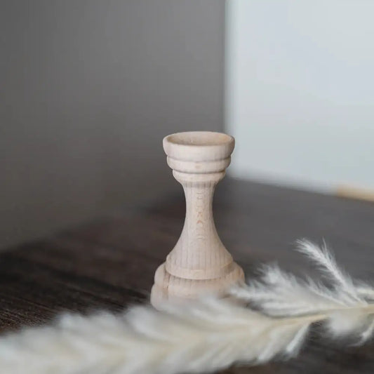 medinis-kiausiniu-stovelis