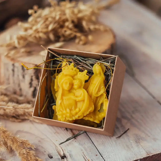 Žaisliukai eglutei iš bičių vaško "Šventoji šeima"