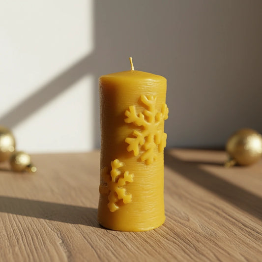 Kalėdinė bičių vaško žvakė su snaige | 10 cm